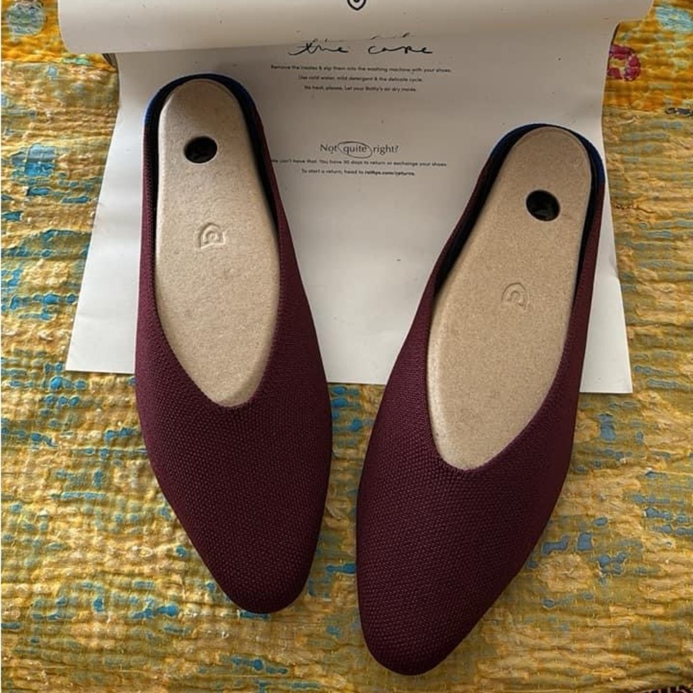 NWT and box Rothy’s The Almond Demi in Black Cherry